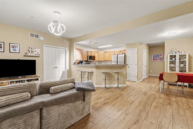 8181 Autumn Woods Trail, Ypsilanti, MI 48198
