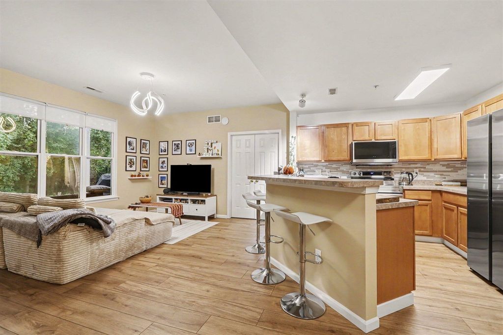 8181 Autumn Woods Trail, Ypsilanti, MI 48198