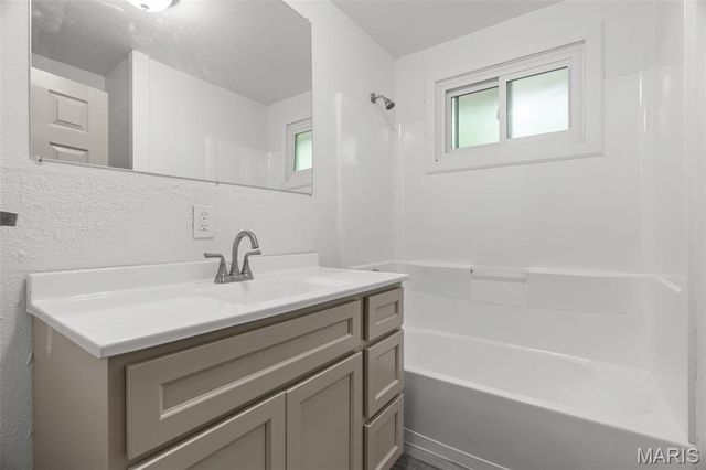 38 Westdell Drive, St Louis, MO 63136