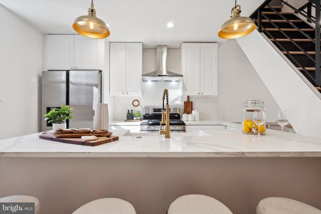 1804 WATERLOO ST, Philadelphia, PA 19122