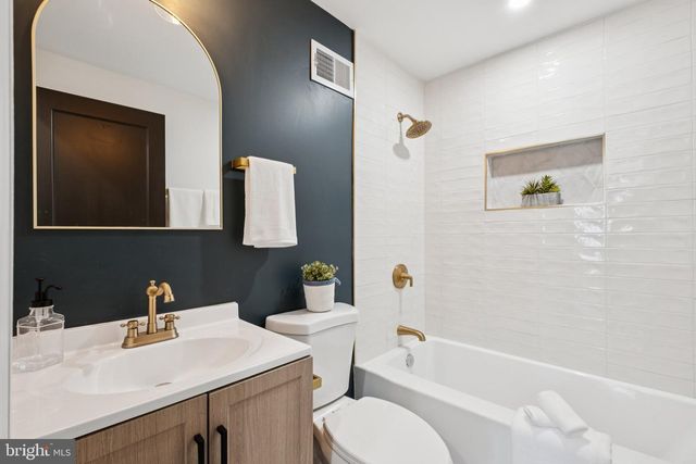 1804 WATERLOO ST, Philadelphia, PA 19122