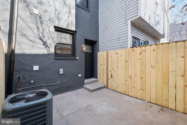 1804 WATERLOO ST, Philadelphia, PA 19122