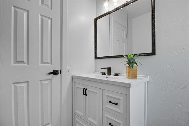 530 N Lowe Street, Hobart, OK 73651