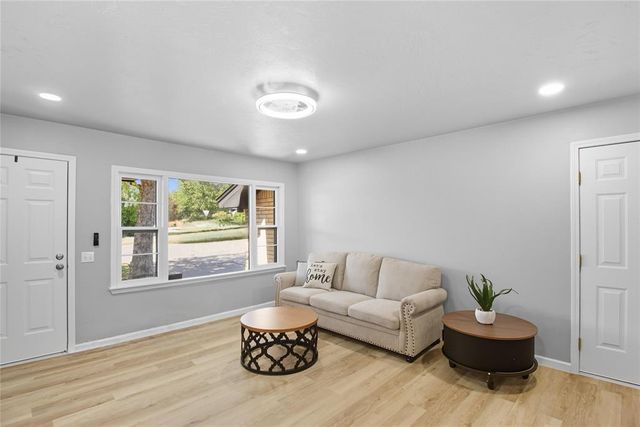 530 N Lowe Street, Hobart, OK 73651