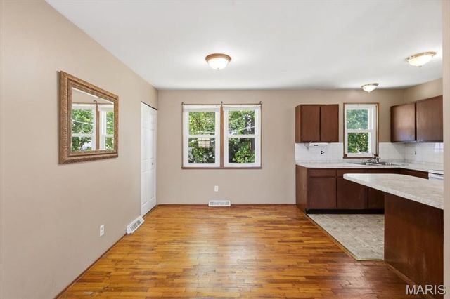 9745 Radio Drive, St Louis, MO 63123