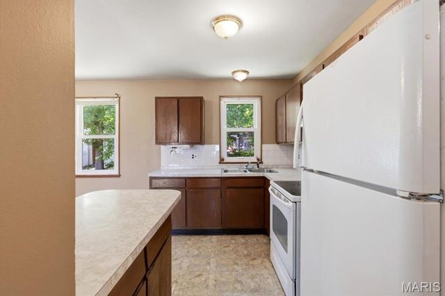 9745 Radio Drive, St Louis, MO 63123