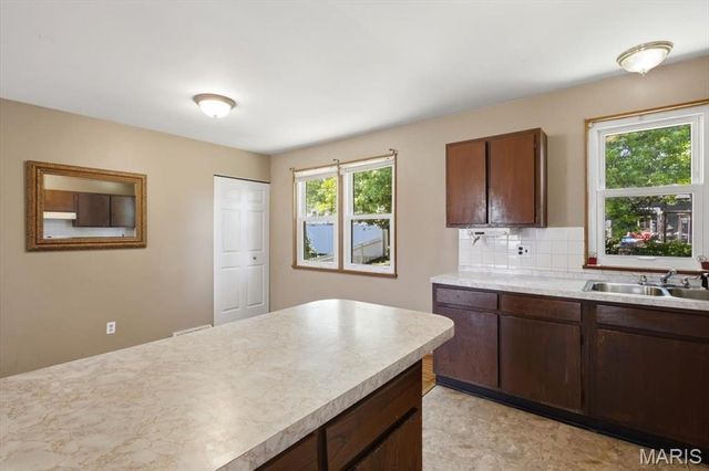9745 Radio Drive, St Louis, MO 63123