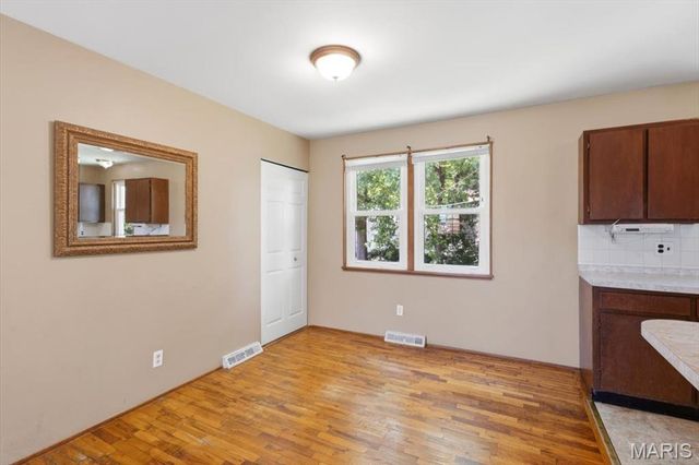 9745 Radio Drive, St Louis, MO 63123