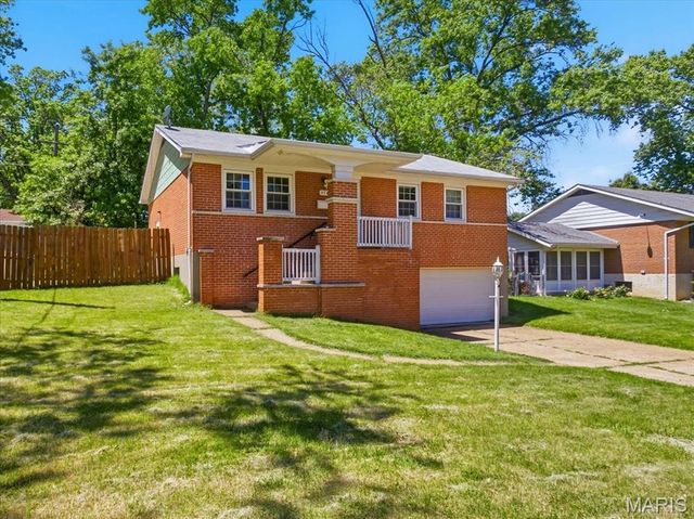 9745 Radio Drive, St Louis, MO 63123