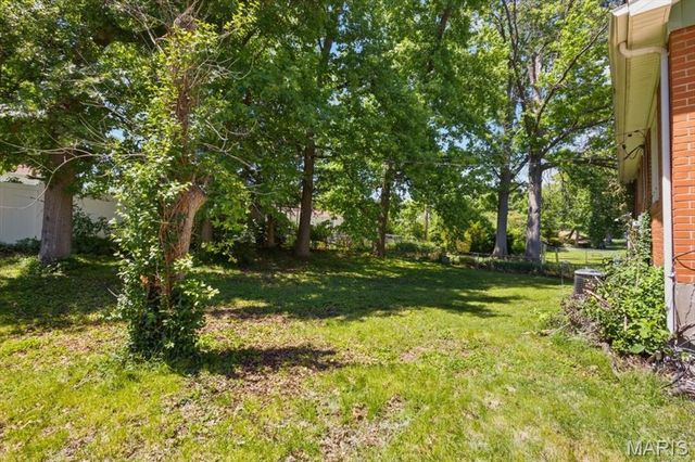 9745 Radio Drive, St Louis, MO 63123