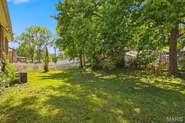 9745 Radio Drive, St Louis, MO 63123