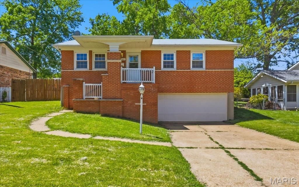 9745 Radio Drive, St Louis, MO 63123
