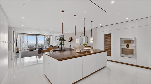 300 Biscayne Blvd Way 3604, Miami, FL 33131