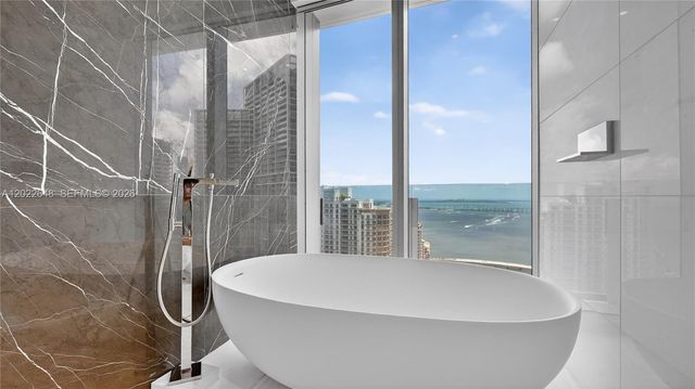300 Biscayne Blvd Way 3604, Miami, FL 33131