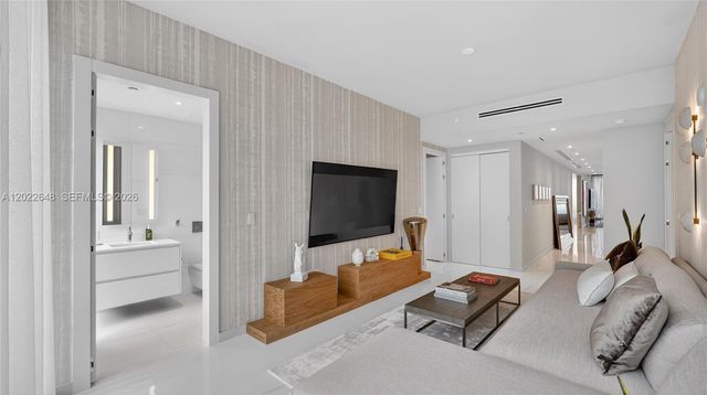 300 Biscayne Blvd Way 3604, Miami, FL 33131