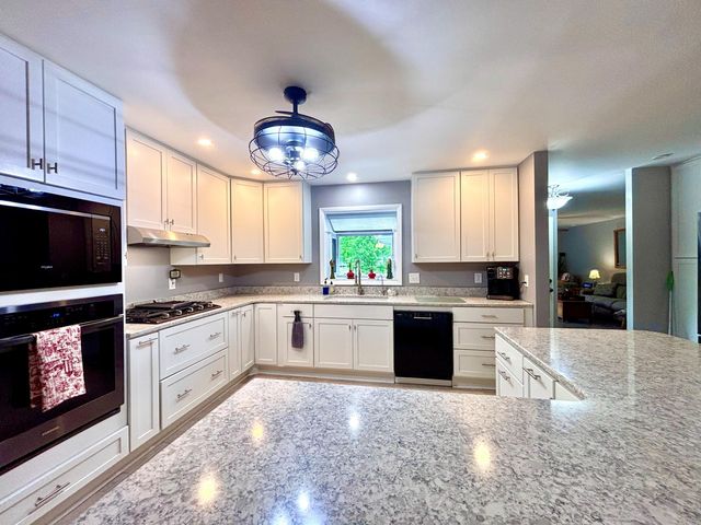 277 E 500 N, Valparaiso, IN 46383