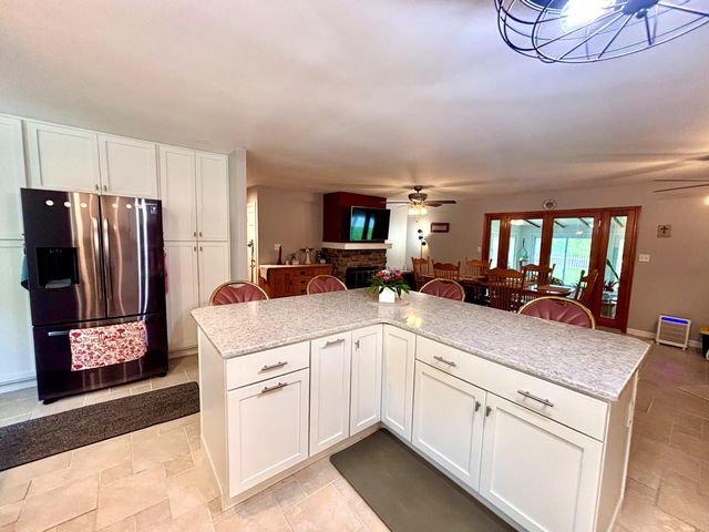 277 E 500 N, Valparaiso, IN 46383