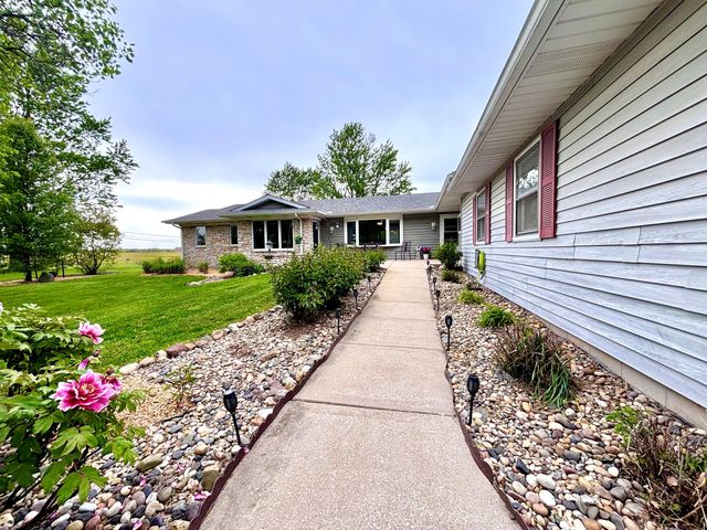 277 E 500 N, Valparaiso, IN 46383