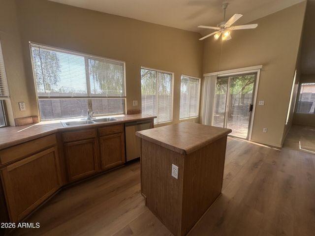 339 N OCEAN Drive, Gilbert, AZ 85233