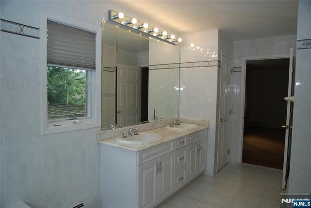 1604 John Street 1, Fort Lee, NJ 07024
