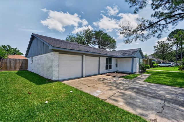 12614 Hunting Brook Drive, Houston, TX 77099