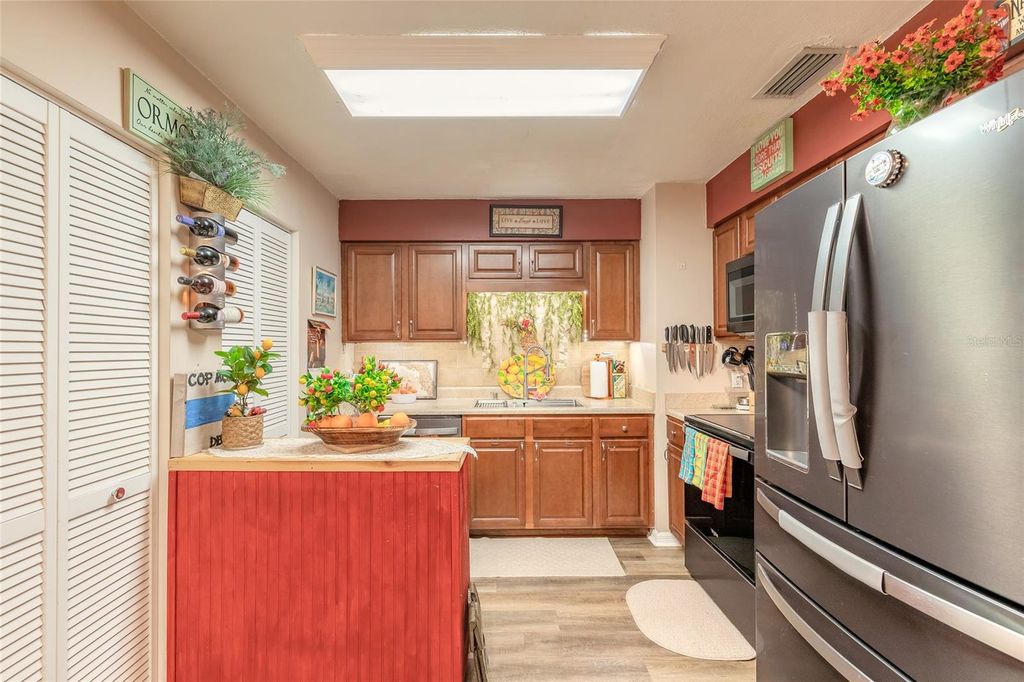 Image 4 of property listing at 461 WILTSHIRE BOULEVARD, Port Orange, FL 32127