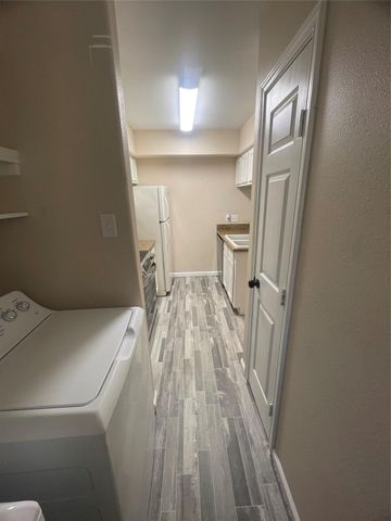 17401 Red Oak Drive 103, Houston, TX 77090