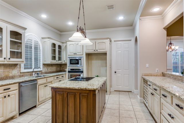 4248 Oak Park Court, Fort Worth, TX 76109