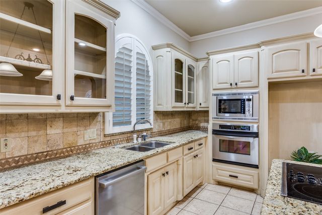 4248 Oak Park Court, Fort Worth, TX 76109