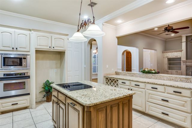 4248 Oak Park Court, Fort Worth, TX 76109