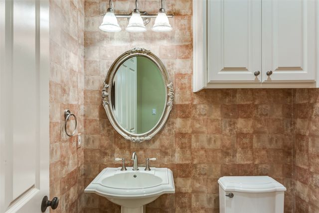 4248 Oak Park Court, Fort Worth, TX 76109