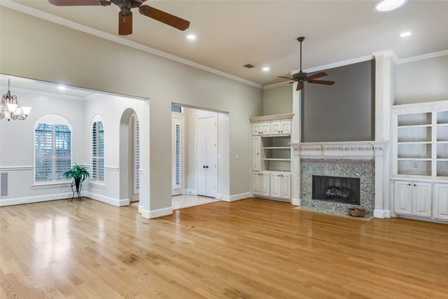 4248 Oak Park Court, Fort Worth, TX 76109