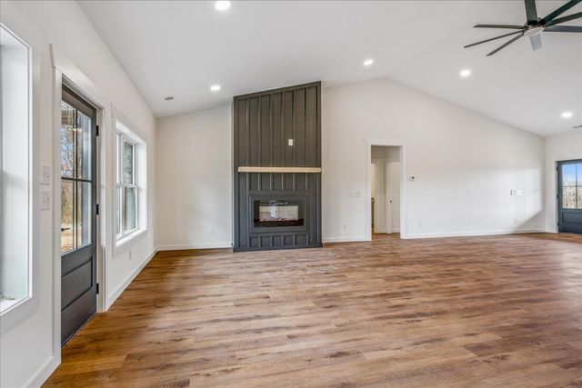 961 Collins Ln, Huntland, TN 37345