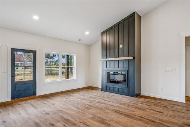 961 Collins Ln, Huntland, TN 37345