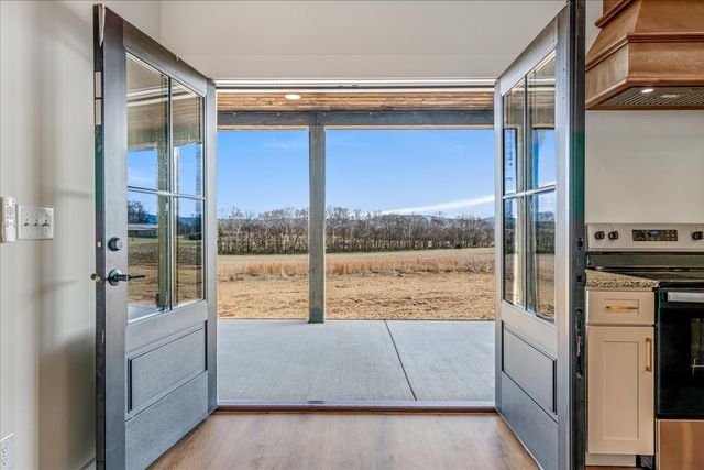 961 Collins Ln, Huntland, TN 37345