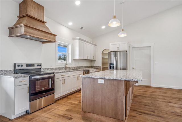 961 Collins Ln, Huntland, TN 37345