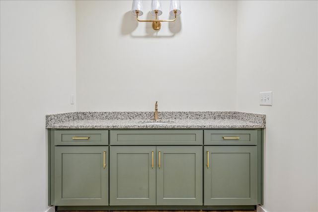 961 Collins Ln, Huntland, TN 37345