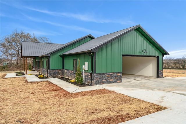 961 Collins Ln, Huntland, TN 37345