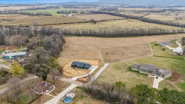 961 Collins Ln, Huntland, TN 37345