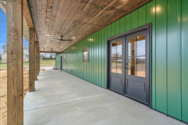 961 Collins Ln, Huntland, TN 37345