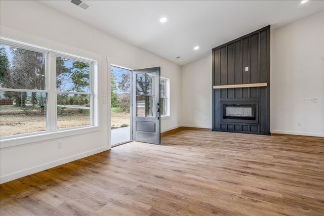 961 Collins Ln, Huntland, TN 37345