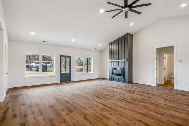 961 Collins Ln, Huntland, TN 37345