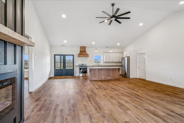 961 Collins Ln, Huntland, TN 37345