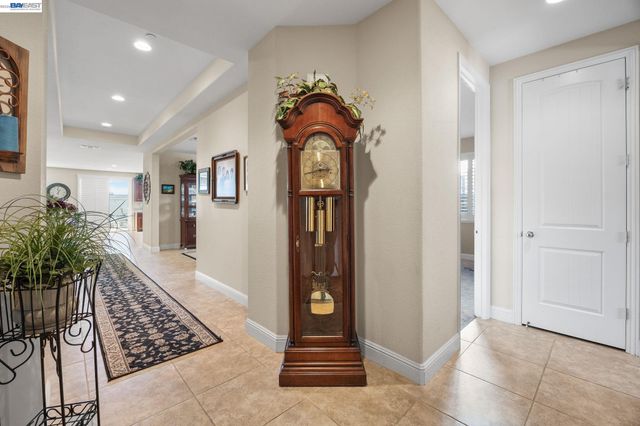 2233 Demartini Ln, Brentwood, CA 94513