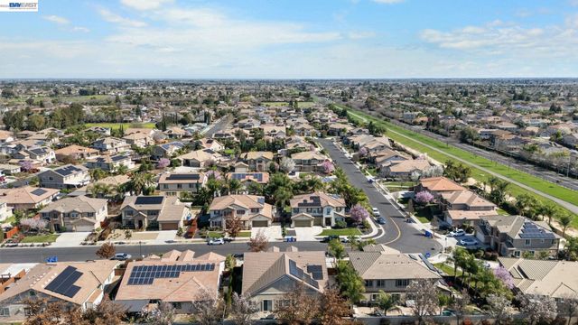 2233 Demartini Ln, Brentwood, CA 94513