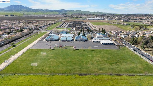 2233 Demartini Ln, Brentwood, CA 94513