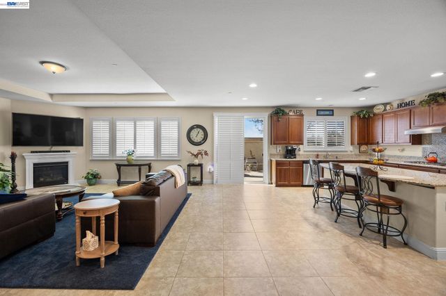 2233 Demartini Ln, Brentwood, CA 94513