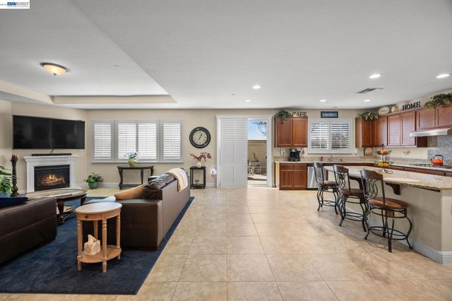 2233 Demartini Ln, Brentwood, CA 94513