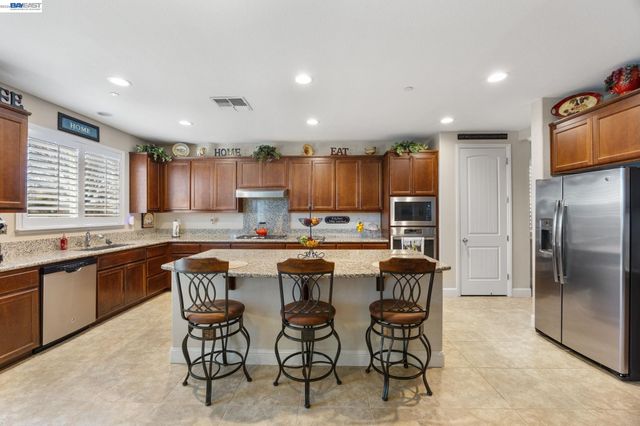 2233 Demartini Ln, Brentwood, CA 94513