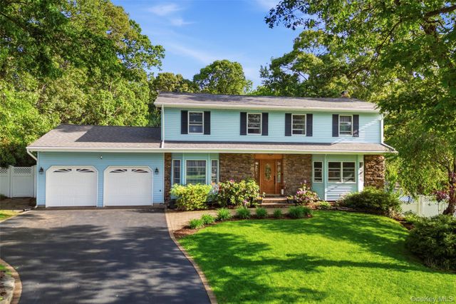 14 Julia Circle, East Setauket, NY 11733